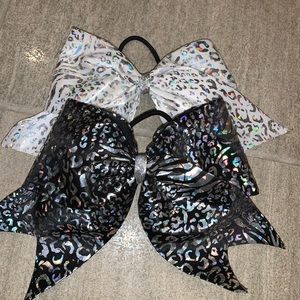 2 Metallic Cheer Bows NEW🎀